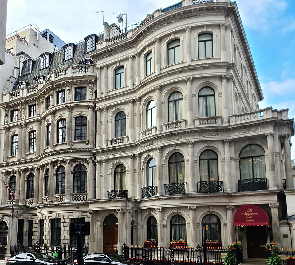 Les Ambassadeurs Club