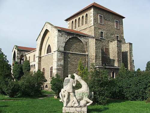 Burg Tata