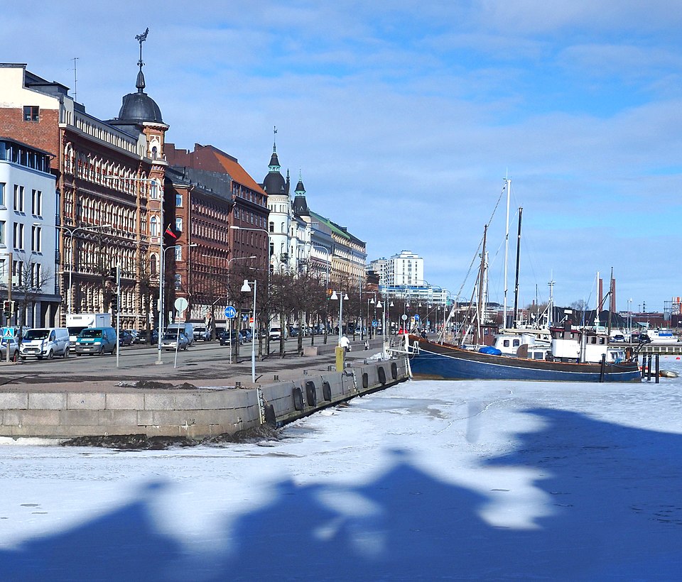Standertskjöldin talo - Pohjoisranta 4 - Kirkkokatu 2
