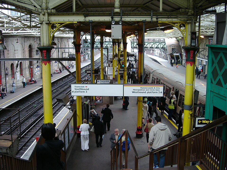 Farringdon station