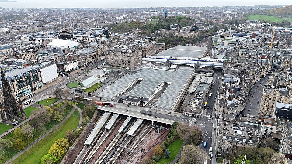 Edinburgh Waverley railway station