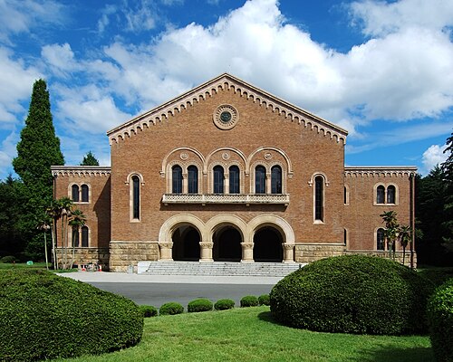Hitotsubashi University