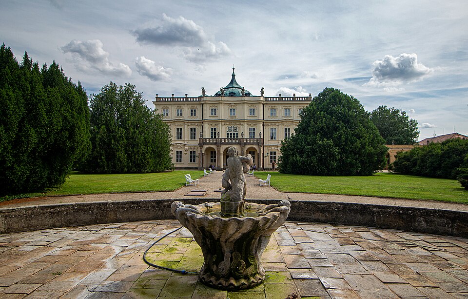 Ploskovice Castle