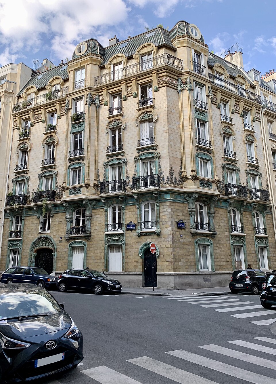Les Chardons building