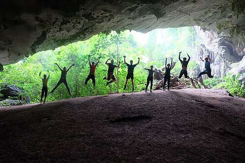 Tú Làn Caves System