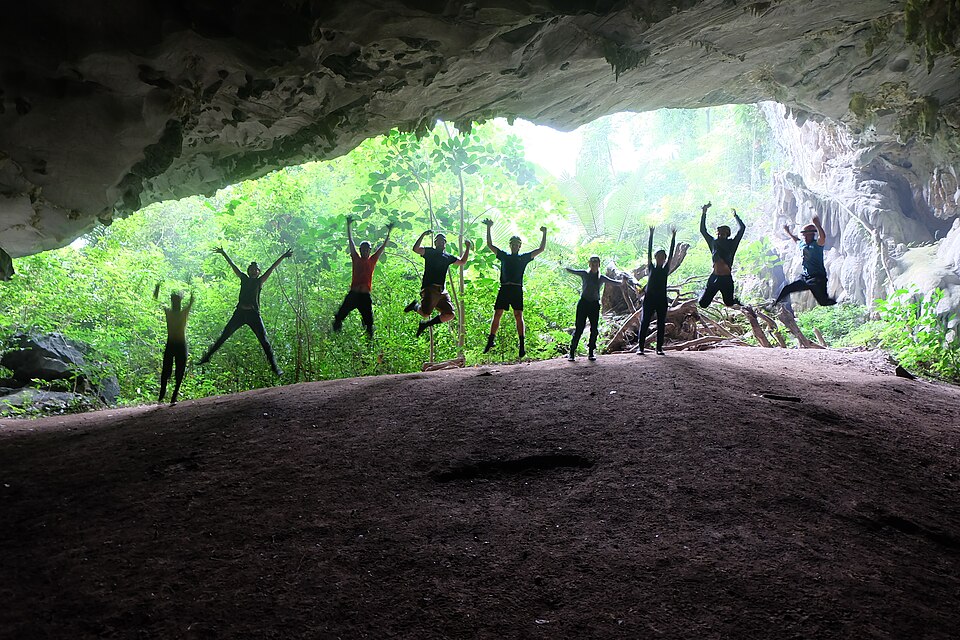 Tú Làn Caves System
