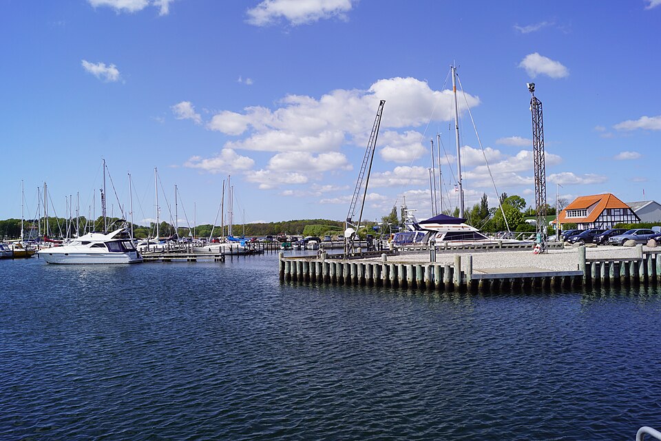 Fjellebroen harbor