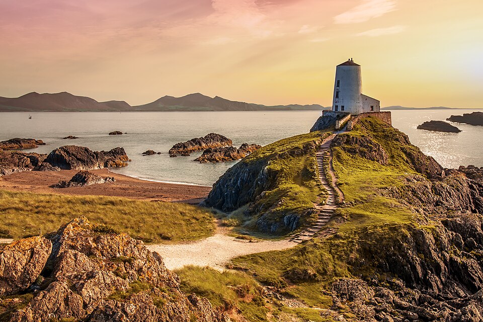 Twr Mawr Llanddwyn Lighthouse