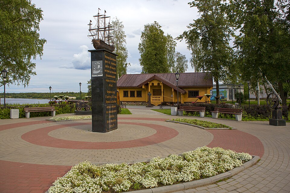 Lodeynoye Pole