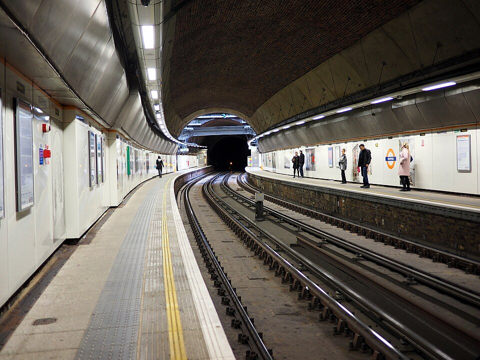 Wapping railway station