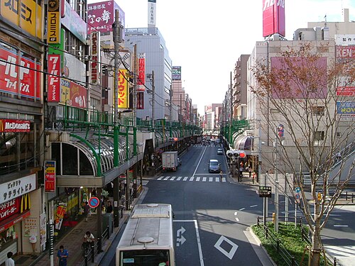 足立区