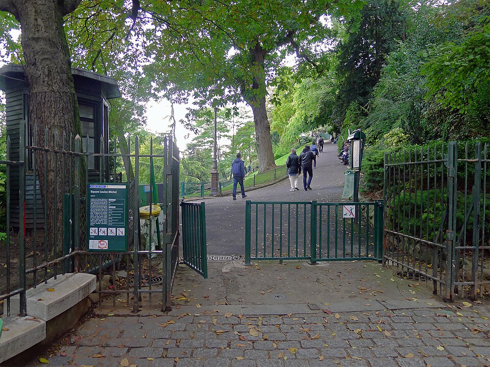 square Louise-Michel