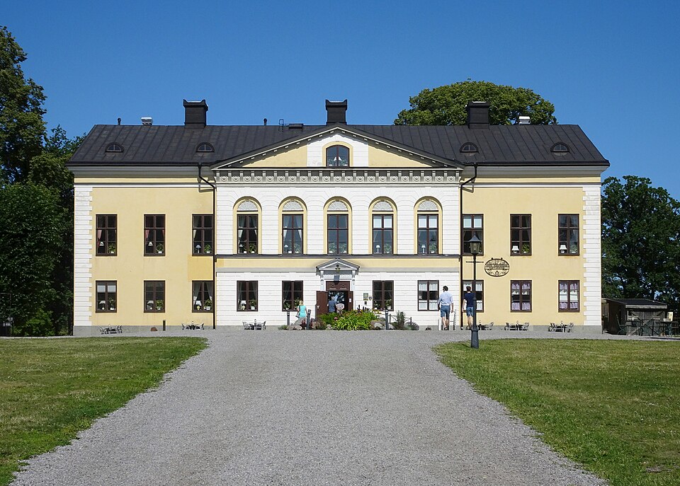 Taxinge-Näsby Castle